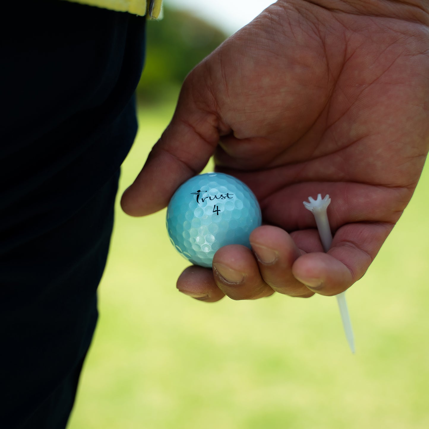 Trust Golfbälle Aurora Blau - Auffällige Golfbälle, Kristall-Urethan, 48 Bälle