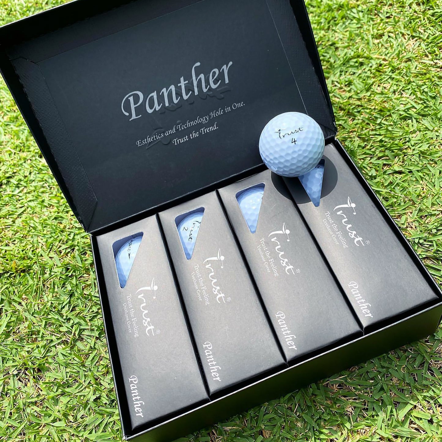 Trust Golfbälle Panther Weiß – Urethan, weiches Schlaggefühl, optimale Kombination aus Weite & Spin-Kontrolle, 48 Bälle